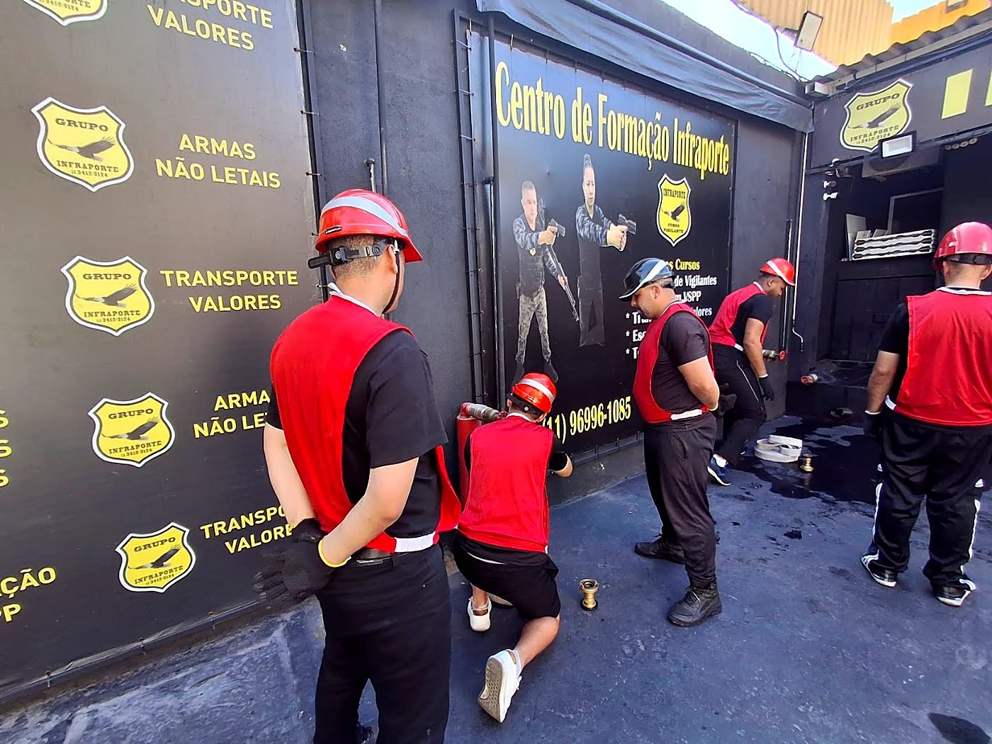Treino de brigada de incêndio com hidrante